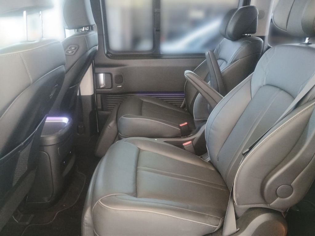 Hyundai Staria 2023 г. Белый, пробег 36679 км