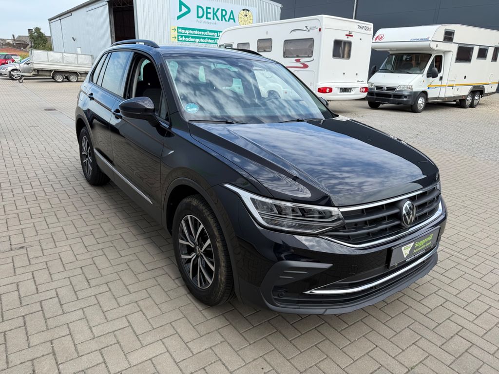 Volkswagen Tiguan 2023 г. Чёрный, пробег 21450 км