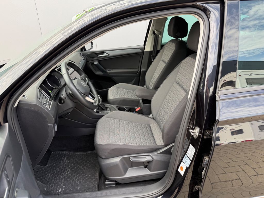 Volkswagen Tiguan 2023 г. Чёрный, пробег 21450 км
