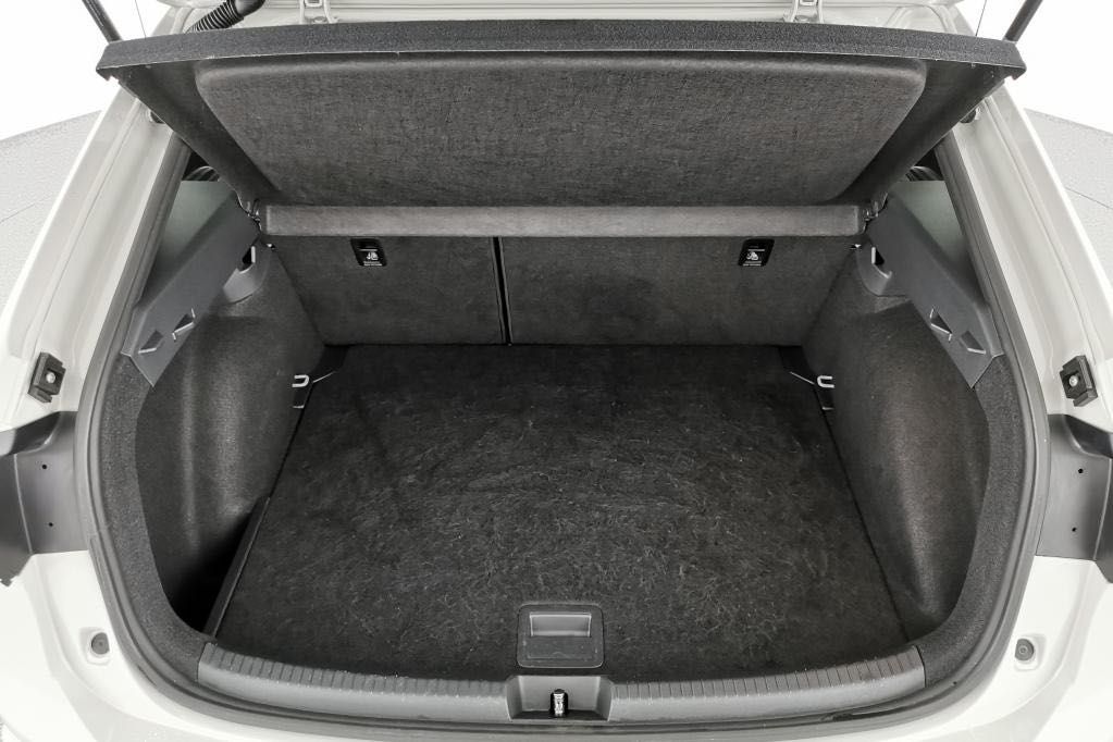 Volkswagen Taigo 2024 г. Серый, пробег 49820 км