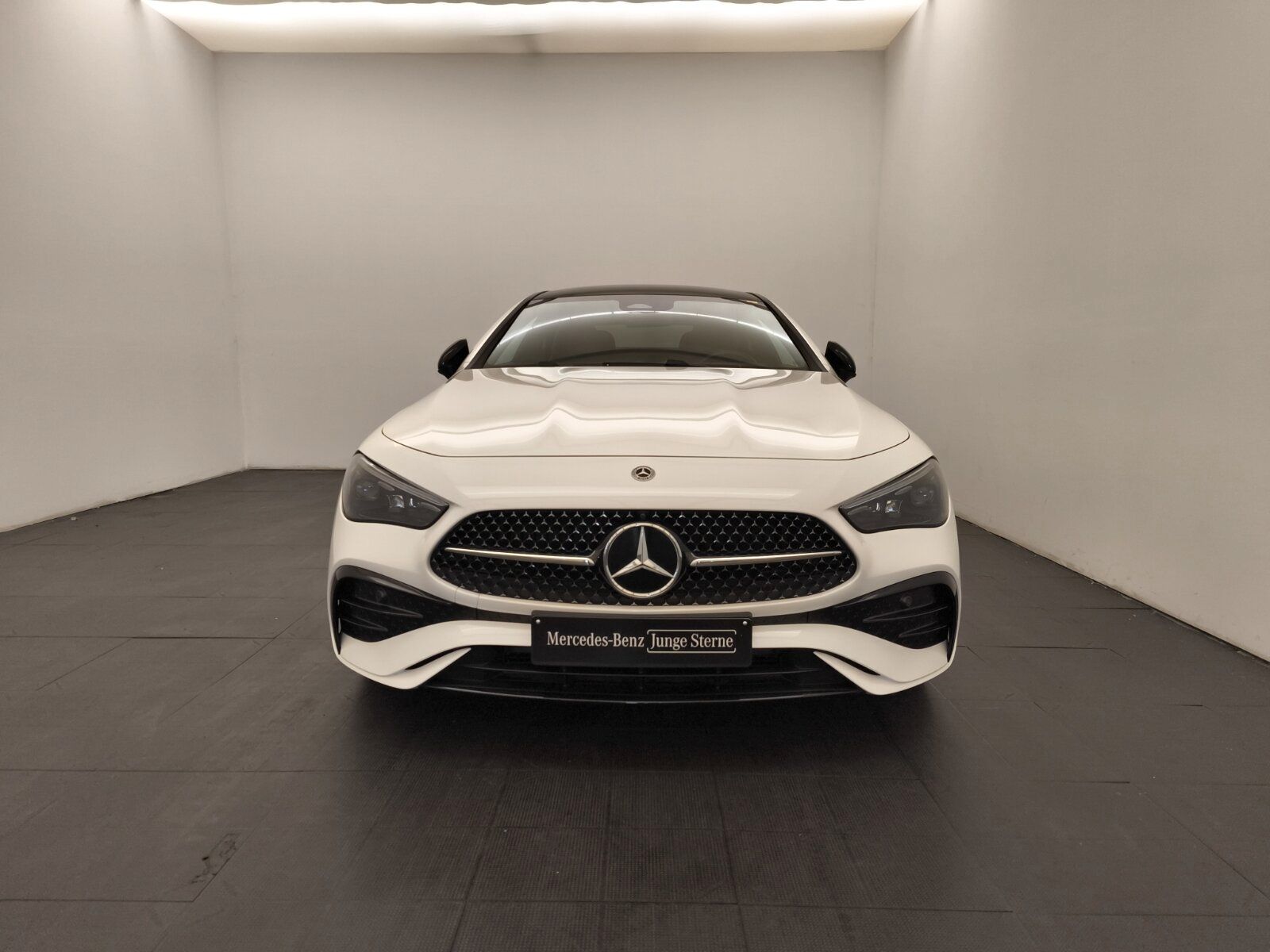 Mercedes-Benz CLE 450 2024 г. Белый, пробег 8417 км