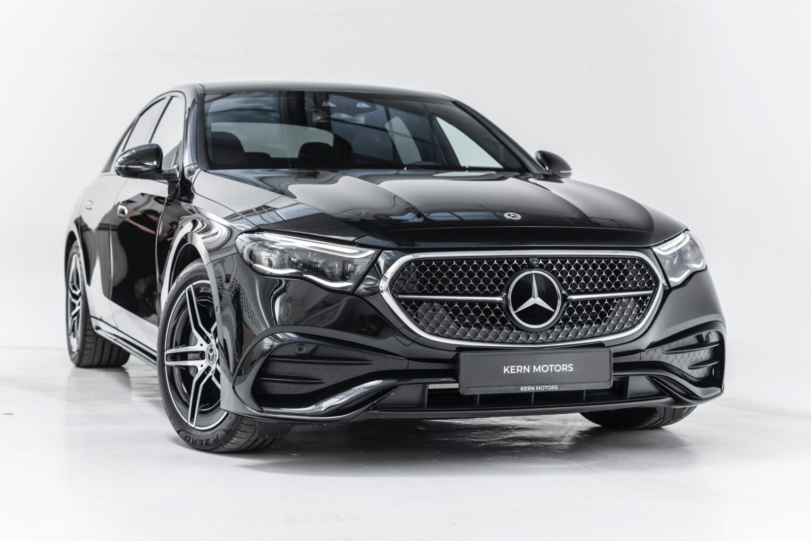 Mercedes-Benz E 220 2025 г. Чёрный, пробег 19900 км