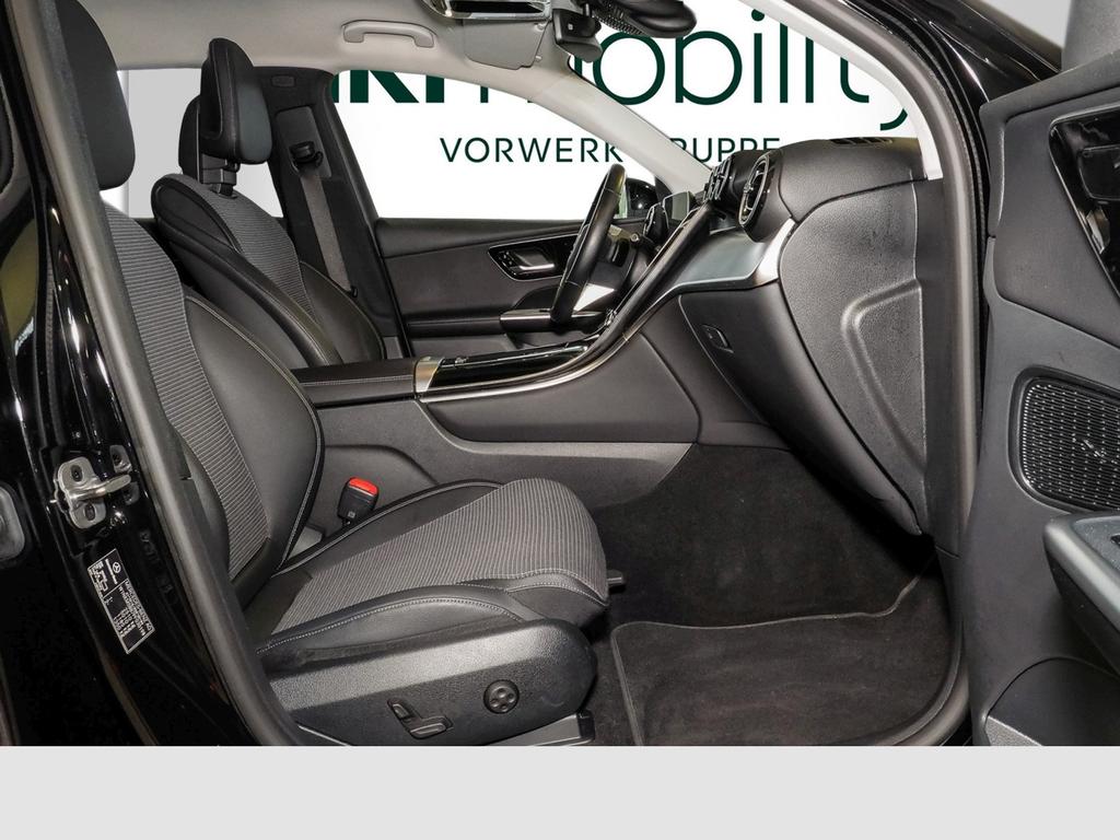 Mercedes-Benz GLC 200 2023 г. Чёрный, пробег 45744 км
