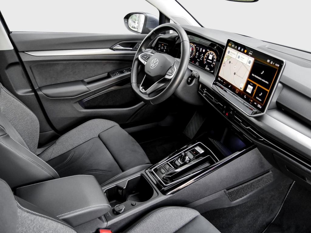 Volkswagen Golf 2024 г. Синий, пробег 49951 км