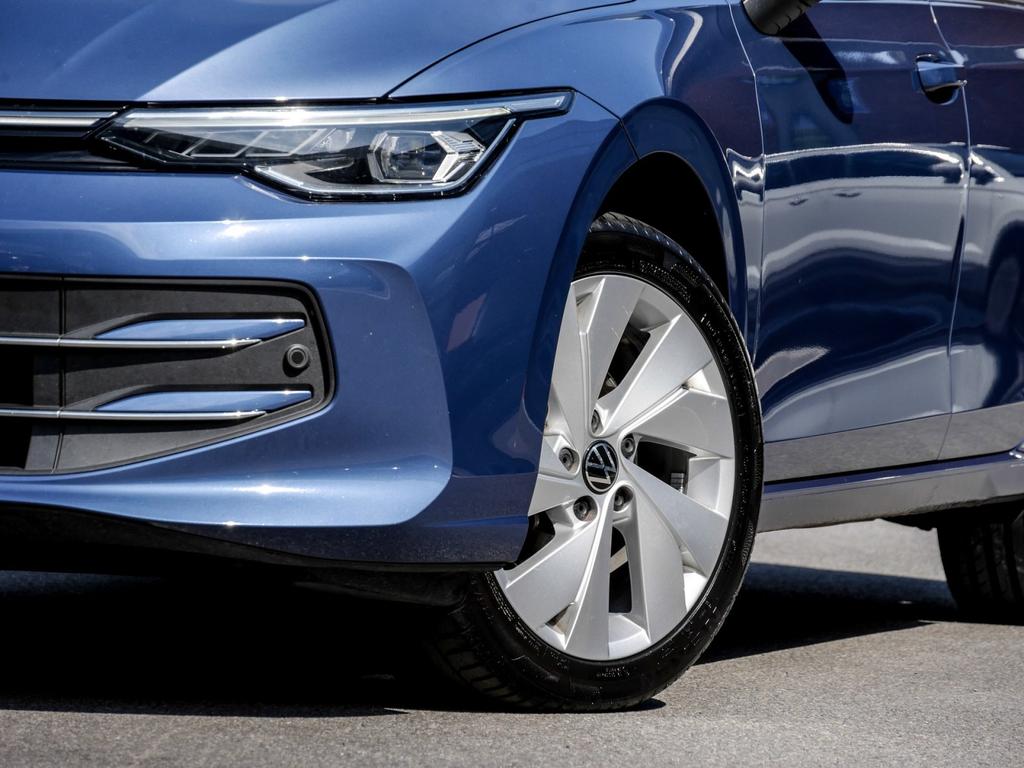 Volkswagen Golf 2024 г. Синий, пробег 49951 км