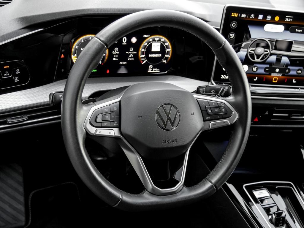Volkswagen Golf 2024 г. Синий, пробег 49951 км