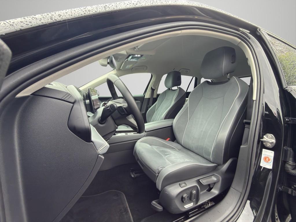 Volkswagen PASSAT VARIANT 2024 г. Чёрный, пробег 54870 км