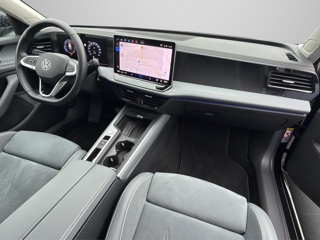 Volkswagen PASSAT VARIANT 2024 г. Чёрный, пробег 54870 км