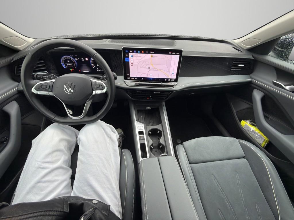 Volkswagen PASSAT VARIANT 2024 г. Чёрный, пробег 54870 км