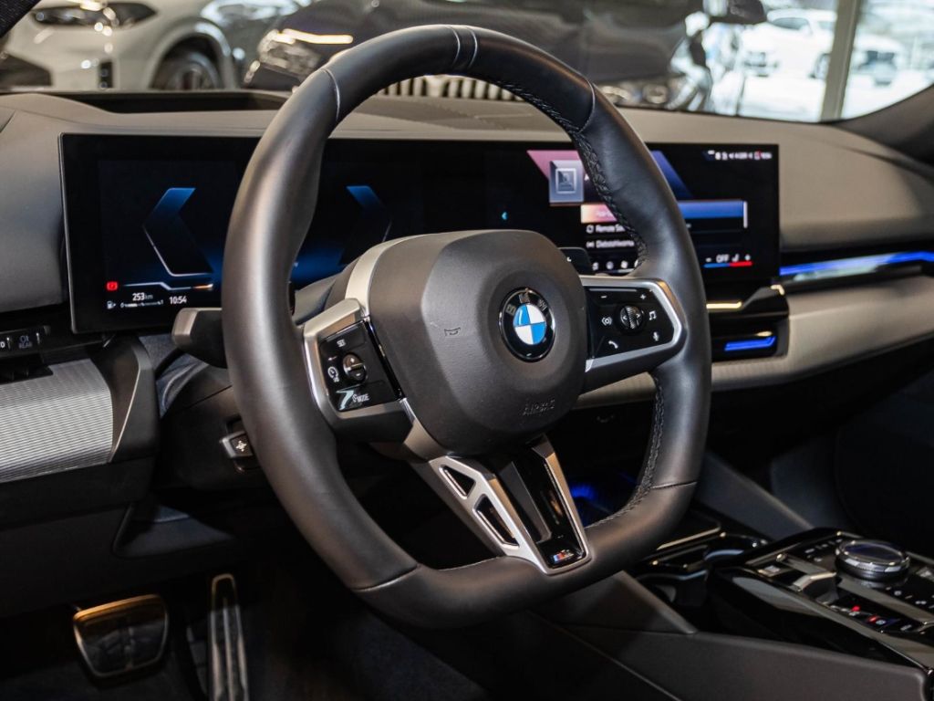 BMW 540 2025 г. Чёрный, пробег 24600 км