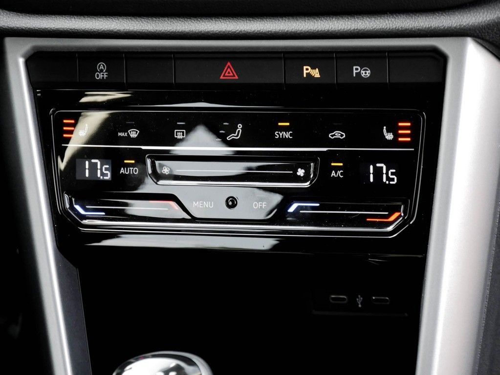 Volkswagen T-Roc 2022 г. Белый, пробег 42000 км