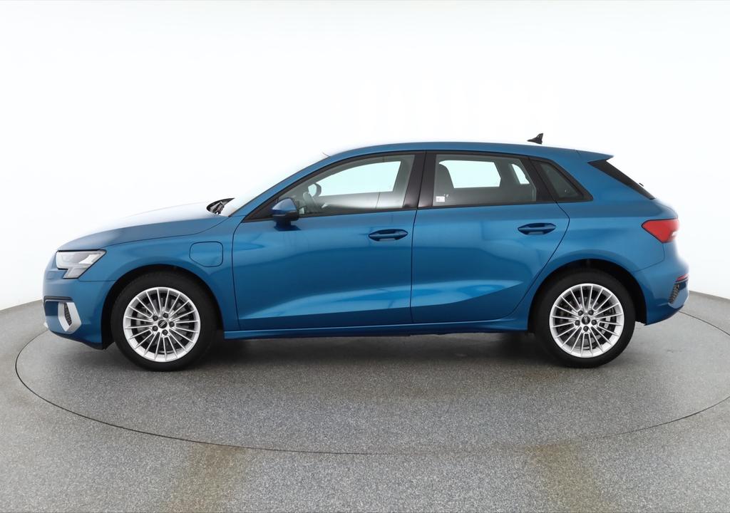 Audi A3 2022 г. Синий, пробег 42413 км