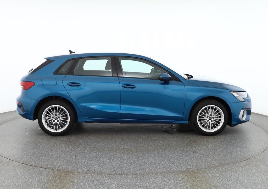 Audi A3 2022 г. Синий, пробег 42413 км