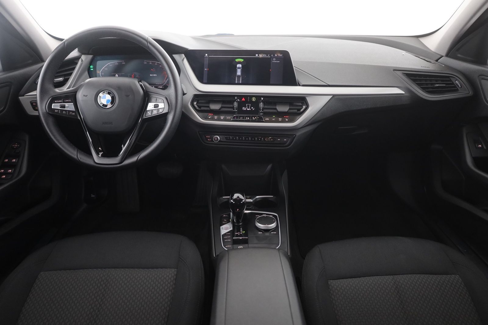 BMW 118 2024 г. Серый, пробег 38691 км