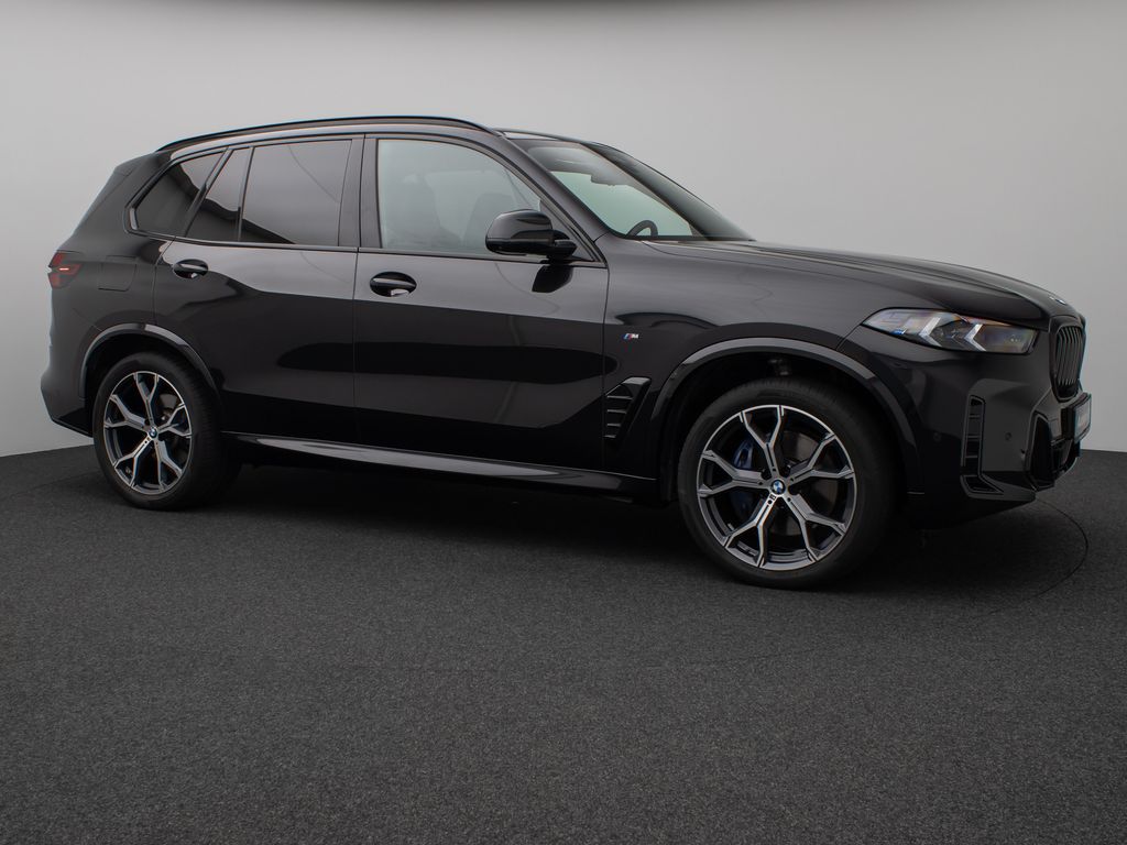 BMW X5 2024 г. Чёрный, пробег 30558 км