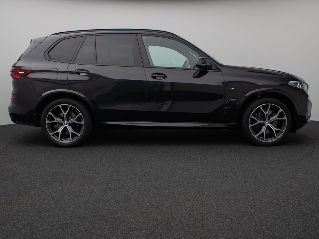 BMW X5 2024 г. Чёрный, пробег 30558 км