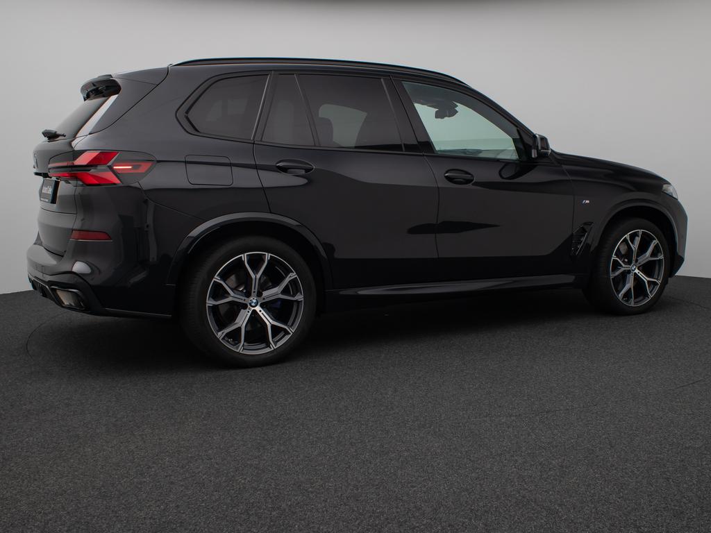 BMW X5 2024 г. Чёрный, пробег 30558 км