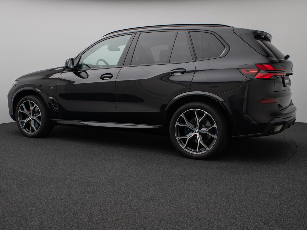 BMW X5 2024 г. Чёрный, пробег 30558 км