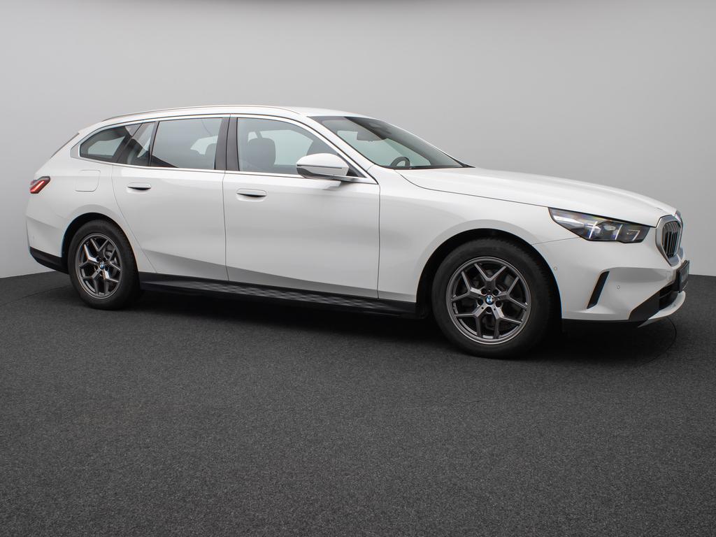 BMW 520 2024 г. Белый, пробег 31678 км