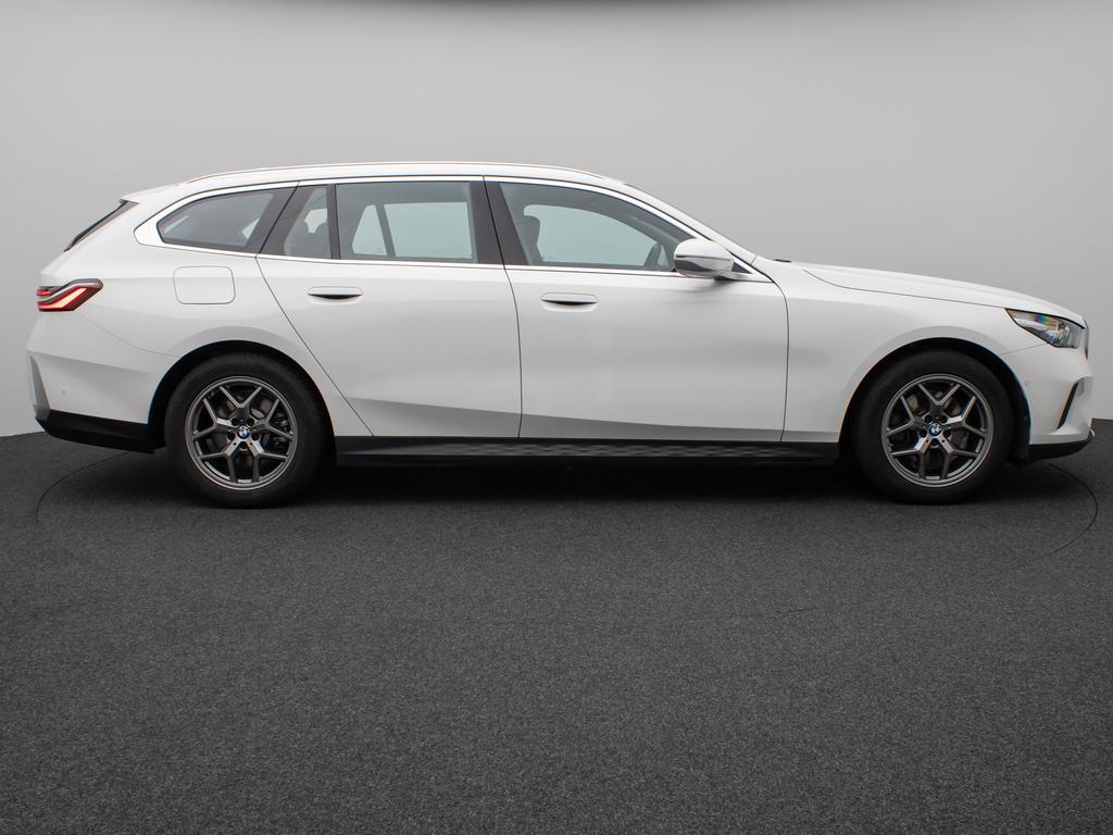 BMW 520 2024 г. Белый, пробег 31678 км