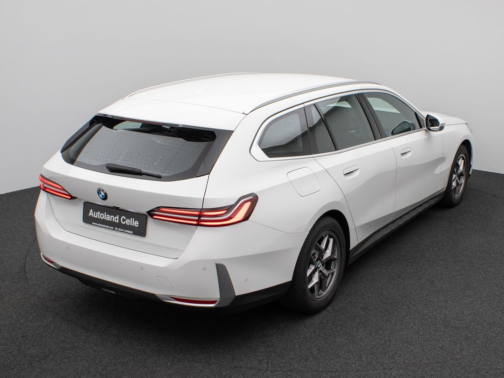 BMW 520 2024 г. Белый, пробег 31678 км