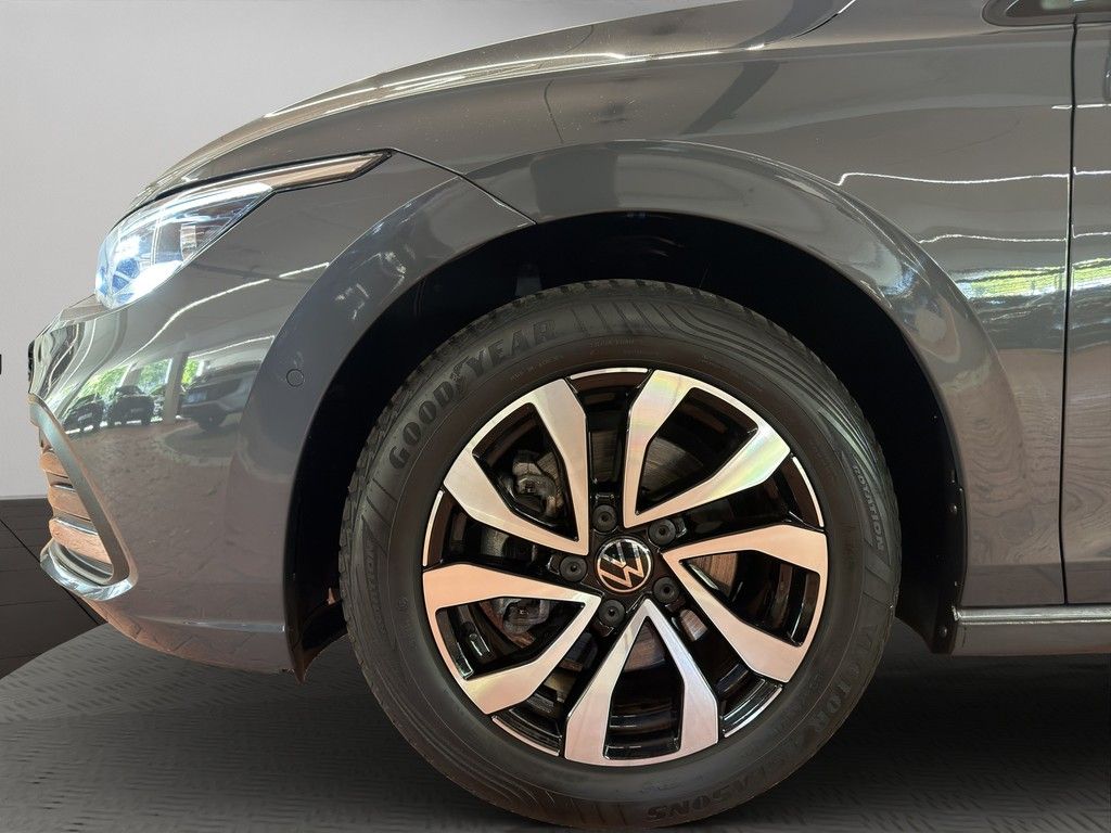 Volkswagen Golf 2023 г. Серый, пробег 47200 км