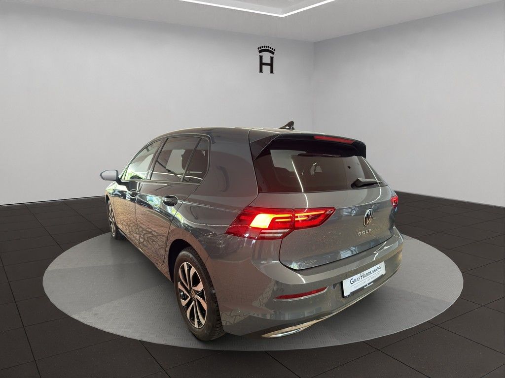 Volkswagen Golf 2023 г. Серый, пробег 47200 км