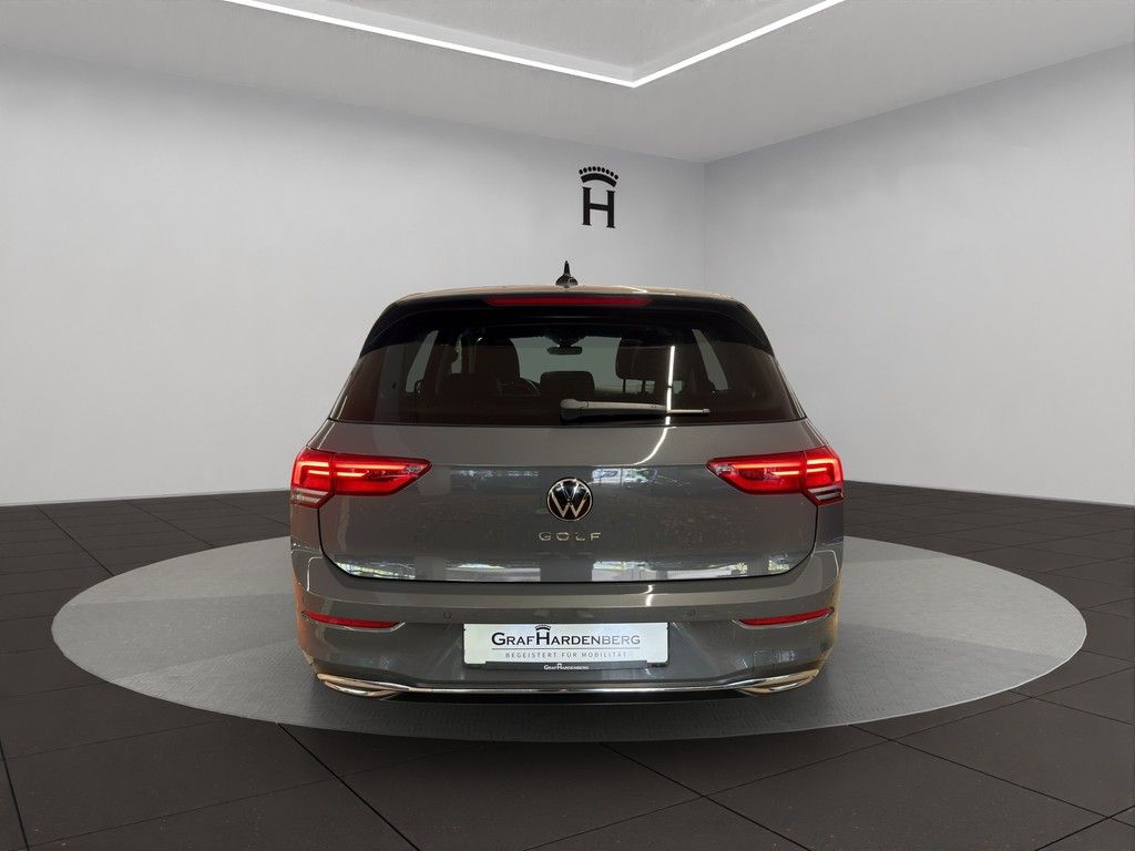 Volkswagen Golf 2023 г. Серый, пробег 47200 км