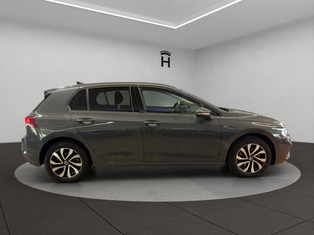 Volkswagen Golf 2023 г. Серый, пробег 47200 км