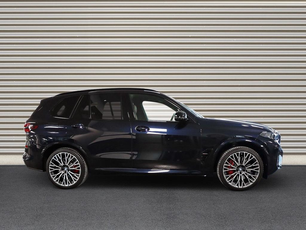 BMW X5 M60 2024 г. Чёрный, пробег 19242 км