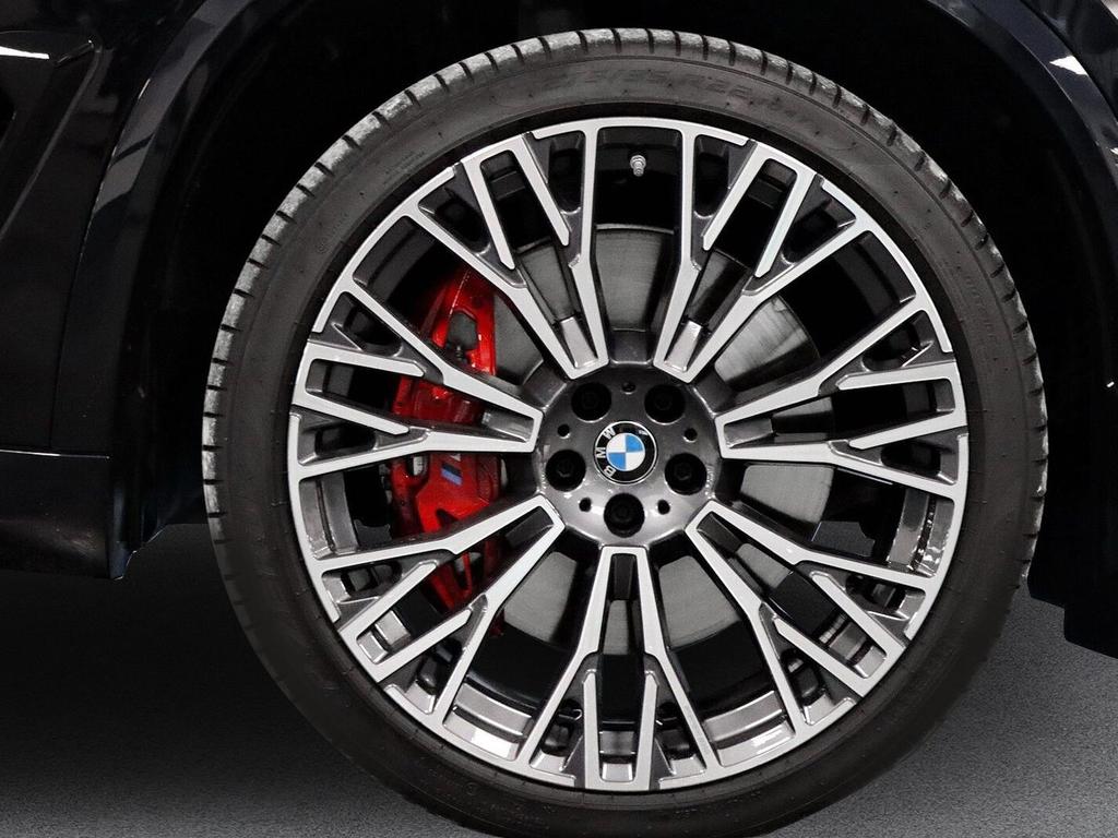 BMW X5 M60 2024 г. Чёрный, пробег 19242 км