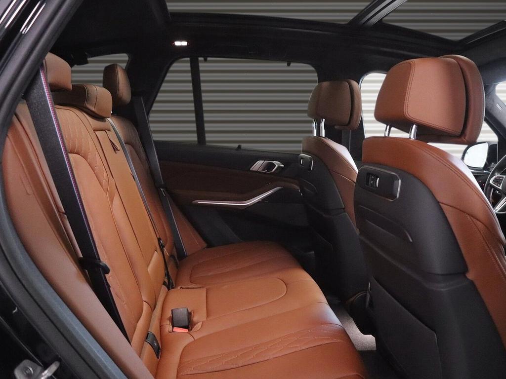 BMW X5 M60 2024 г. Чёрный, пробег 19242 км