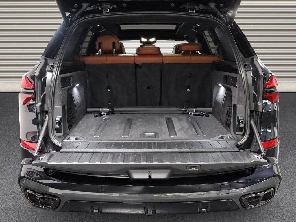 BMW X5 M60 2024 г. Чёрный, пробег 19242 км