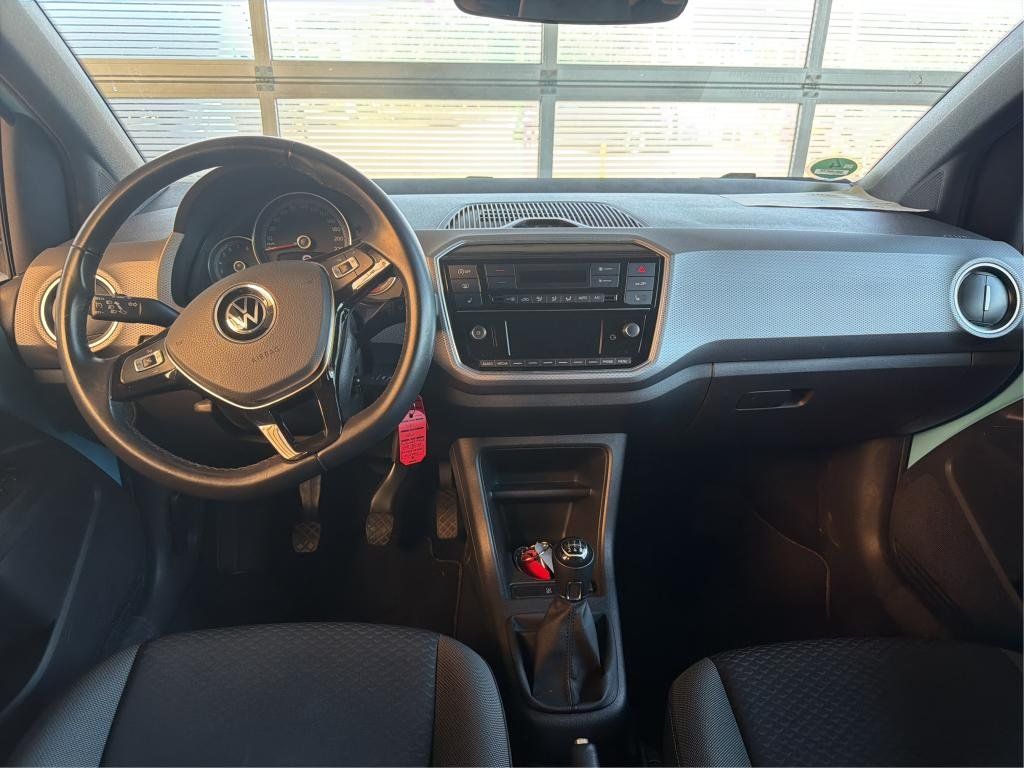 Volkswagen up! 2022 г. Синий, пробег 52500 км