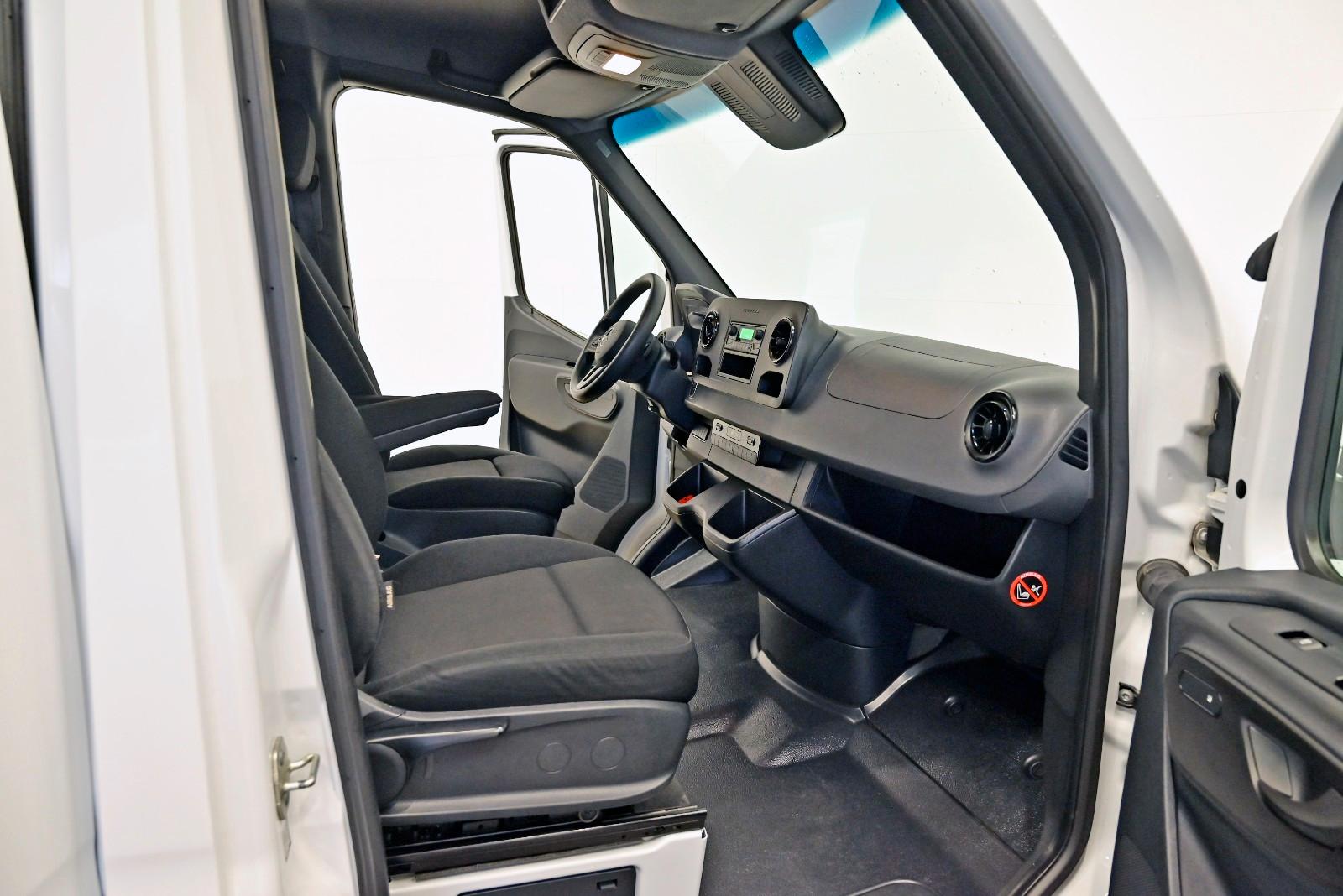 Mercedes-Benz SPRINTER 2021 г. Белый, пробег 27627 км