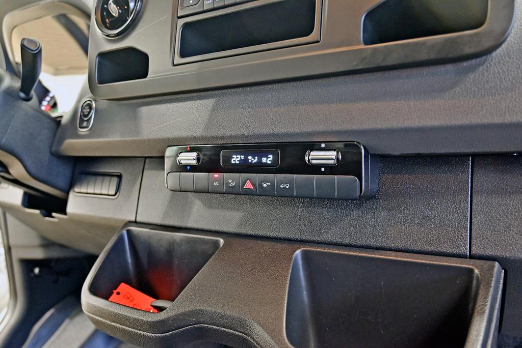 Mercedes-Benz SPRINTER 2021 г. Белый, пробег 27627 км