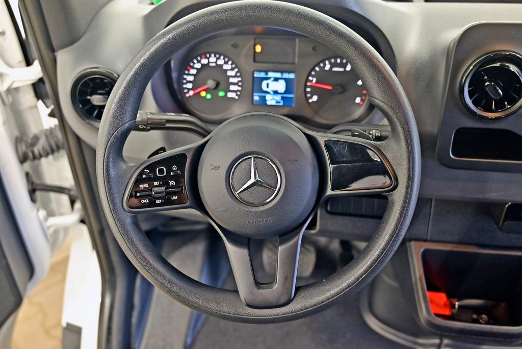 Mercedes-Benz SPRINTER 2021 г. Белый, пробег 27627 км