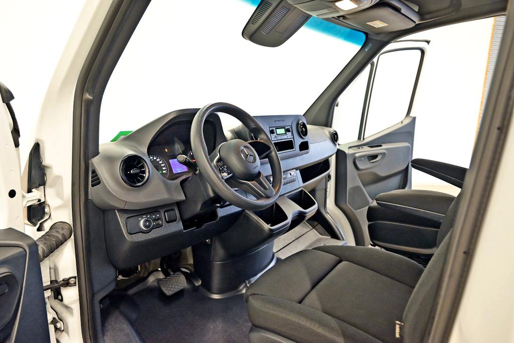 Mercedes-Benz SPRINTER 2021 г. Белый, пробег 27627 км