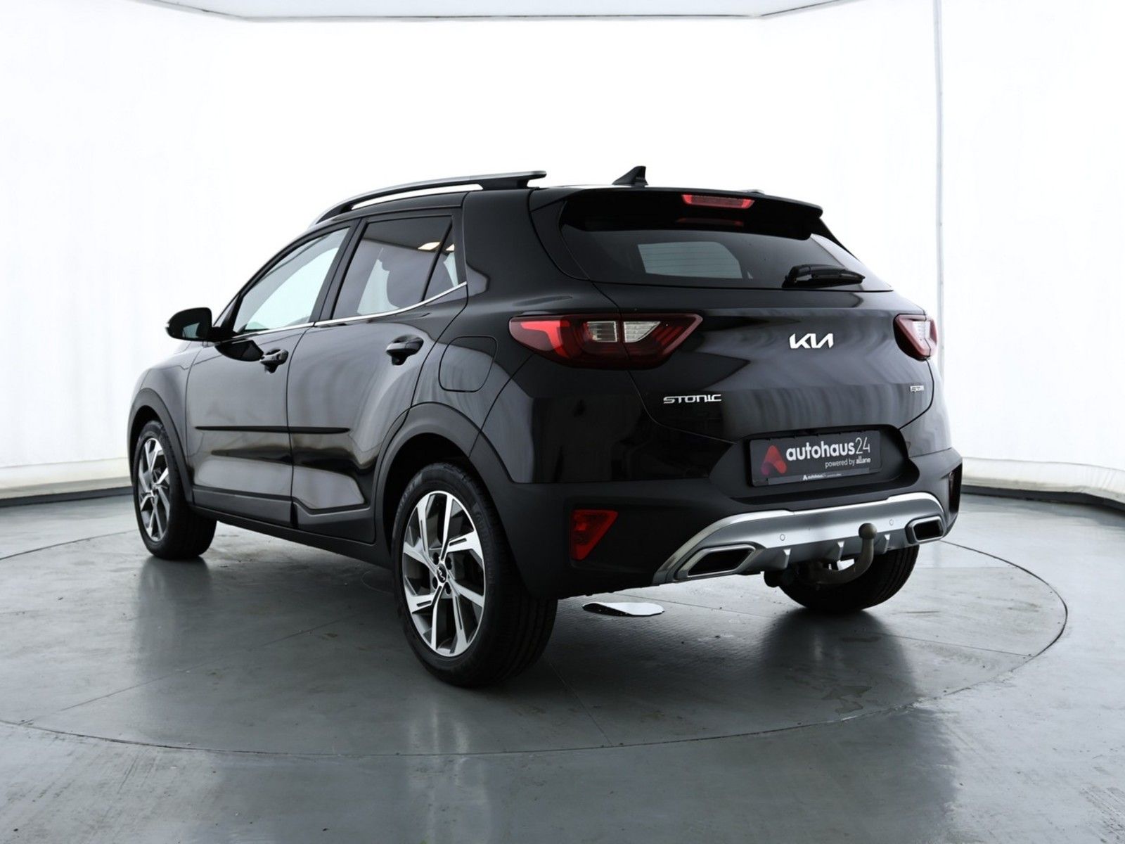 Kia Stonic 2023 г. Чёрный, пробег 58574 км