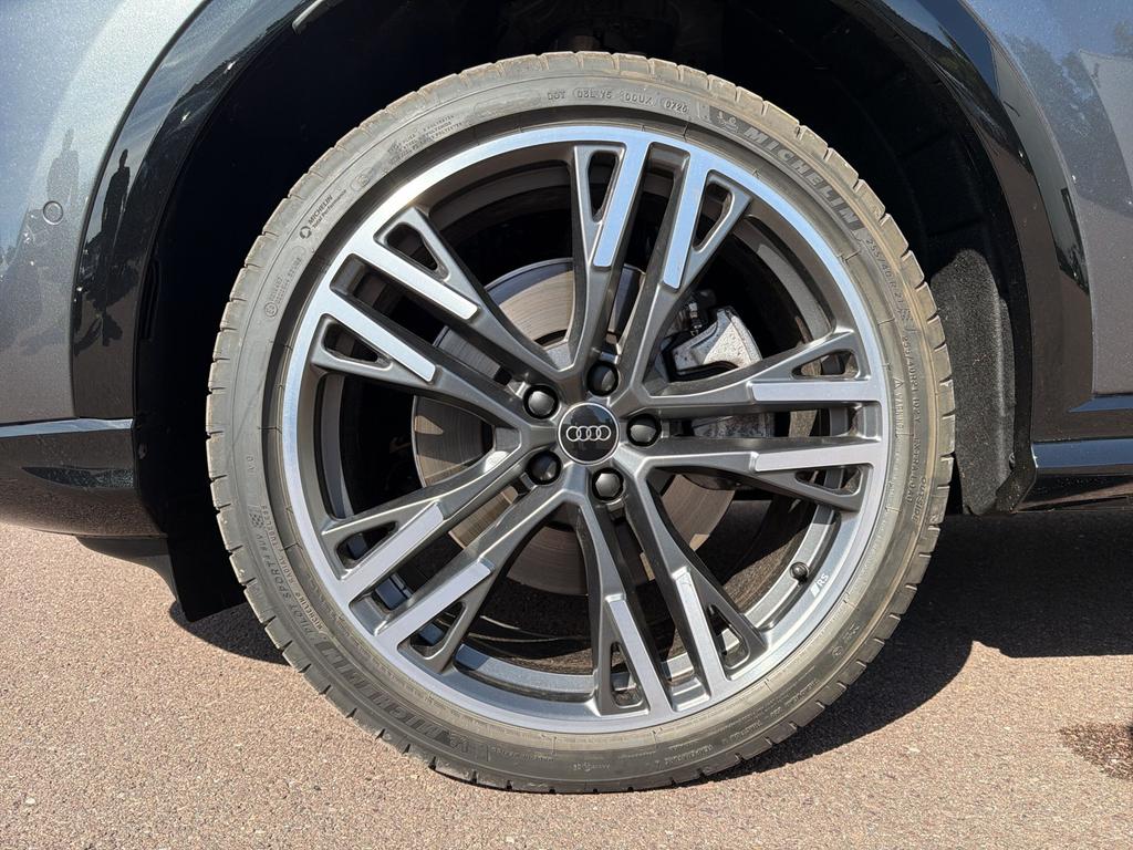 Audi Q5 2025 г. Серый, пробег 12585 км
