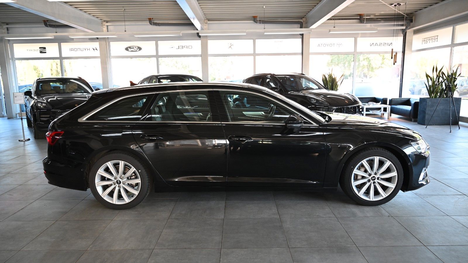 Audi A6 2023 г. Чёрный, пробег 44132 км