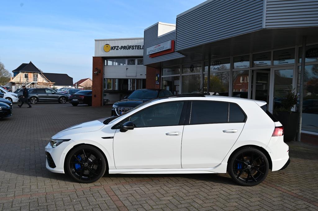 Volkswagen Golf 2023 г. Белый, пробег 47896 км