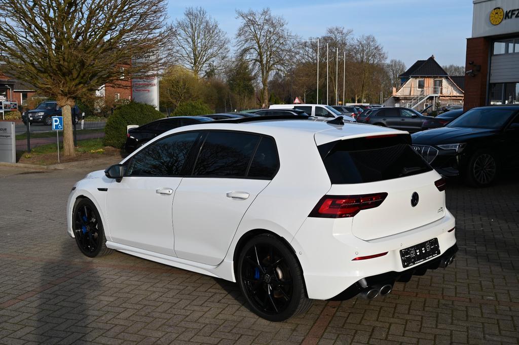 Volkswagen Golf 2023 г. Белый, пробег 47896 км