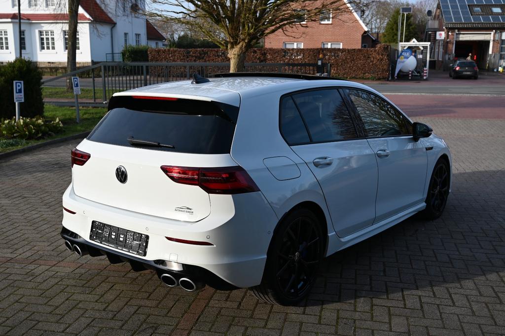 Volkswagen Golf 2023 г. Белый, пробег 47896 км