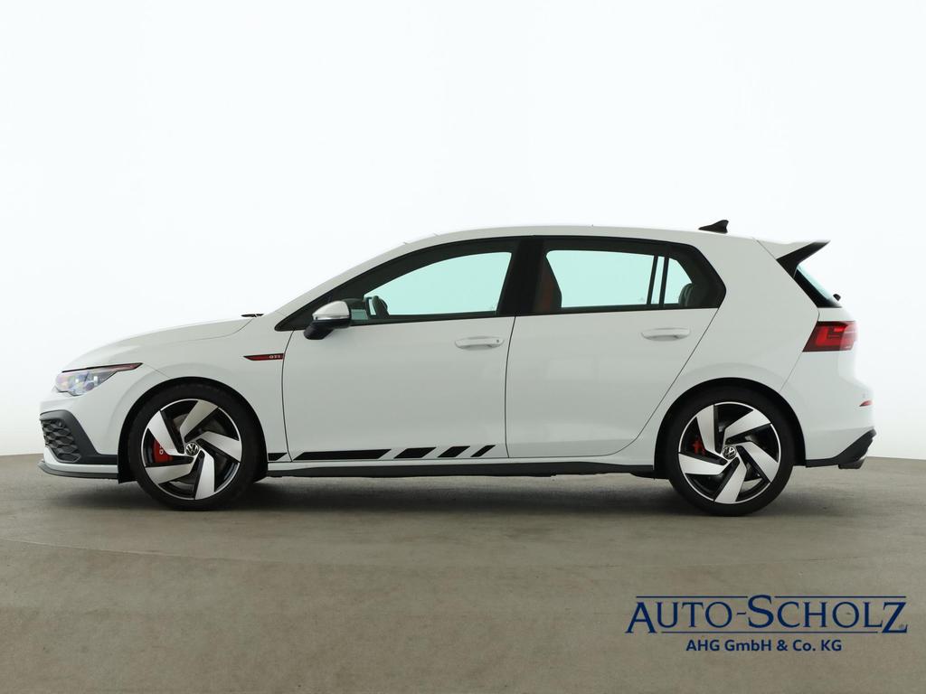 Volkswagen Golf 2023 г. Белый, пробег 32600 км