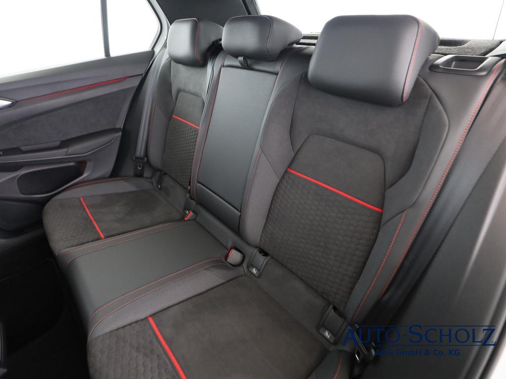 Volkswagen Golf 2023 г. Белый, пробег 32600 км