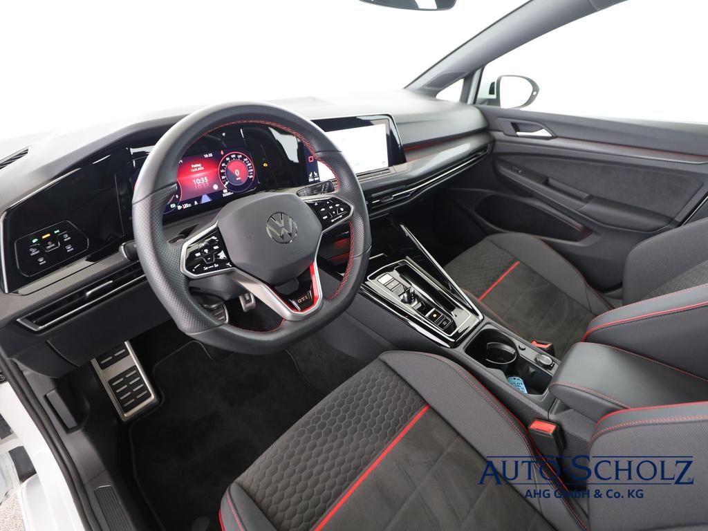 Volkswagen Golf 2023 г. Белый, пробег 32600 км
