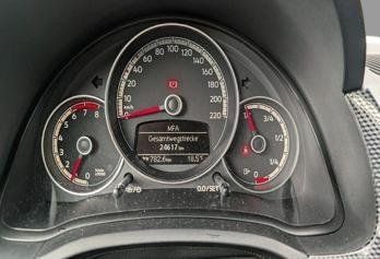 Volkswagen up! 2023 г. Серебристый, пробег 24617 км