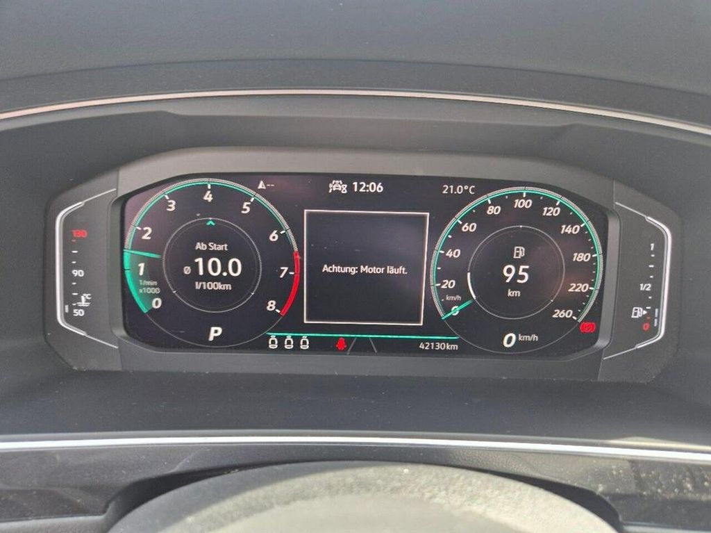 Volkswagen Tiguan 2022 г. Чёрный, пробег 42130 км