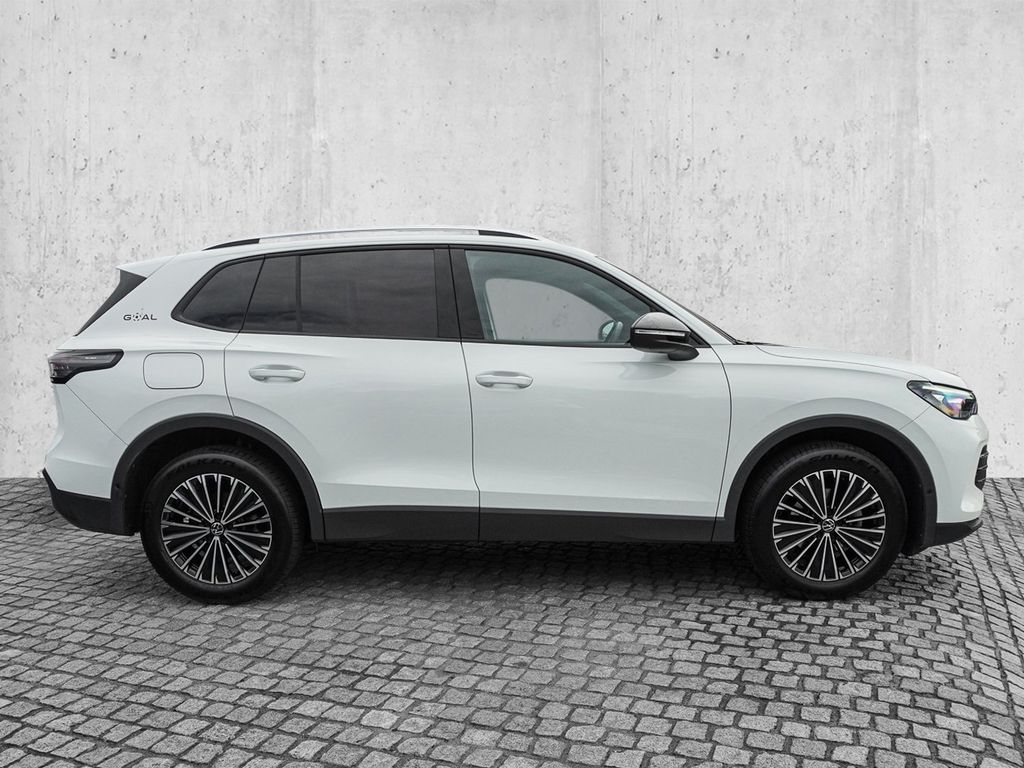 Volkswagen Tiguan 2025 г. Белый, пробег 25676 км